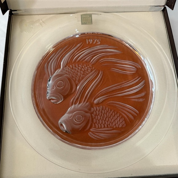Vintage 1975 Lalique France Crystal Annual Plate "Fish Duet" ~ Signed And In Box - Picture 2 of 5